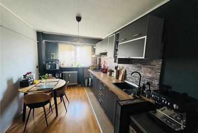 Apartament cu 3 camere semidecomandat, mobilat în Titan - 12