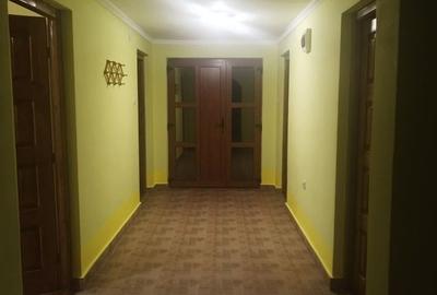 Casă cu 4 camere în Central
