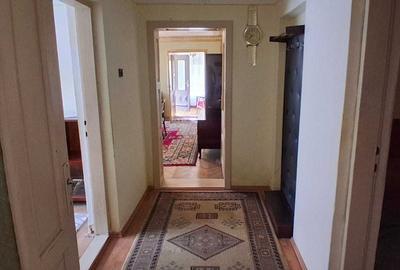 Casă cu 4 camere decomandat în Tufeni