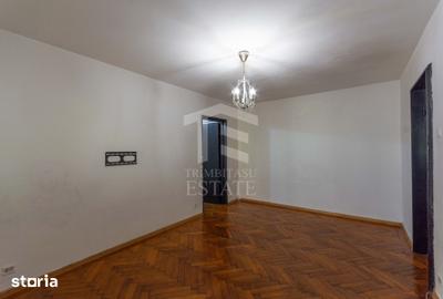 Apartament cu 3 camere semidecomandat în Moșilor