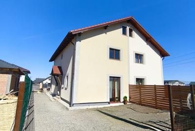 Duplex cu 4 camere cu Teren 300 Mp în Exterior Est