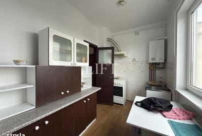 Apartament cu 2 camere decomandat în Tractorul