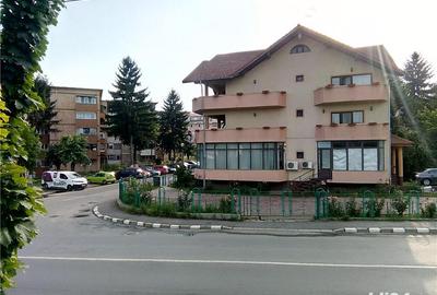 Spațiu comercial, de 300 mp, în Central - 3