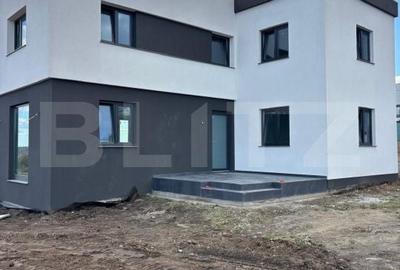 Casă cu 4 camere în Moara