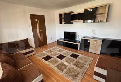 Apartament cu 3 camere semidecomandat, mobilat în Calea Moldovei