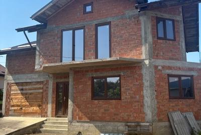 Casă cu 5 camere cu Teren 860 Mp în Central - 1
