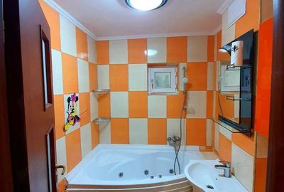 Apartament cu 3 camere decomandat în Micro 17
