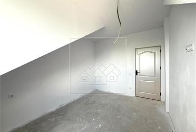 Apartament cu 4 camere decomandat în Turnișor - 5