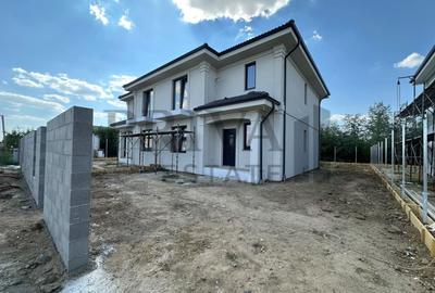 Duplex cu 5 camere cu Canalizare în Moșnița Nouă