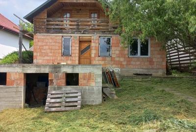 Casă individuală cu 3 camere decomandat cu Canalizare în Câmpenești - 1
