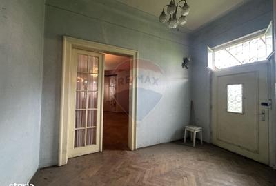 Casă cu 3 camere în Central