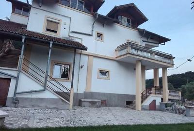 Casă cu 4 camere în Bascov - 2