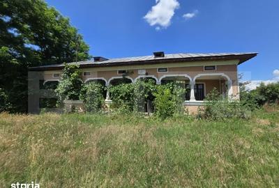 Casă cu 3 camere cu Teren 1954 Mp în Central