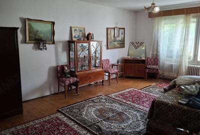 Casă cu 9 camere cu Teren 567 Mp în Central