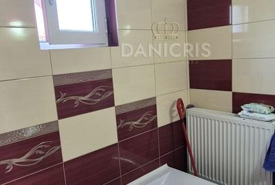 Casă cu 7 camere cu Teren 337 Mp în Valu lui Traian