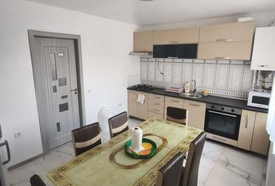 Casă cu 4 camere în Central - 1
