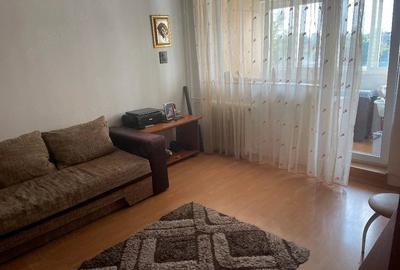 Apartament cu 2 camere decomandat în Victoriei