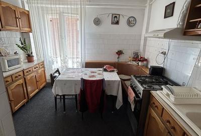 Apartament cu 4 camere în Dacia