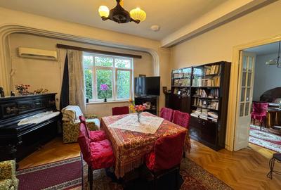 Apartament cu 3 camere semidecomandat în Cotroceni