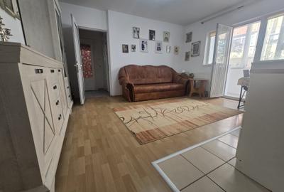 Apartament cu 3 camere în Cetate