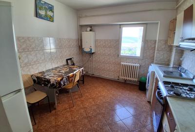 Apartament cu 3 camere decomandat în Păcurari