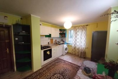 Apartament cu 3 camere decomandat, mobilat în Săsar