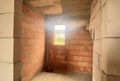 Duplex cu 4 camere cu Canalizare în Ipotești - 3