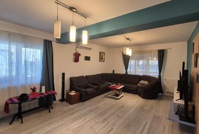 Casă cu 4 camere cu Canalizare în Central - 1