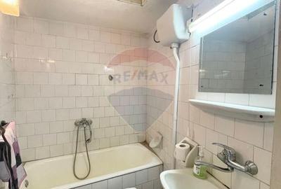 Casă individuală cu 3 camere cu Canalizare în Central - 9