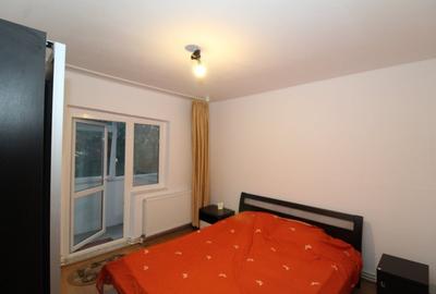 Apartament cu 2 camere decomandat în Trocadero