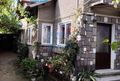 Casă cu 4 camere cu Canalizare în Central
