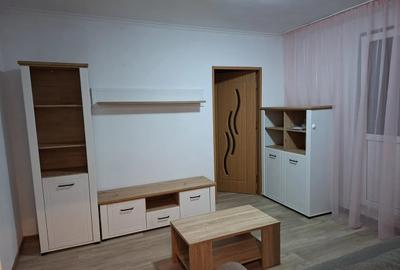 Apartament cu 2 camere semidecomandat în Podu Roș