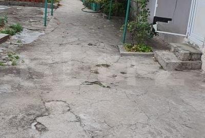 Casă cu 2 camere cu Teren 445 Mp în Piața Centrală
