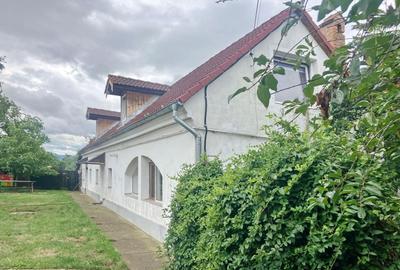 Casă individuală cu 8 camere cu Canalizare în Hărman