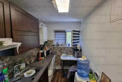 Apartament cu 3 camere semidecomandat în Calea București