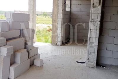 Casă cu 4 camere cu Teren 500 Mp în Sânmartin