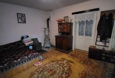 Casă cu 5 camere cu Teren 2465 Mp în Central - 2