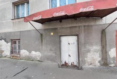 Casă cu 8 camere cu Canalizare în Central