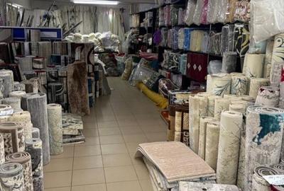 Spațiu comercial, de 1,300 mp, în Central - 4