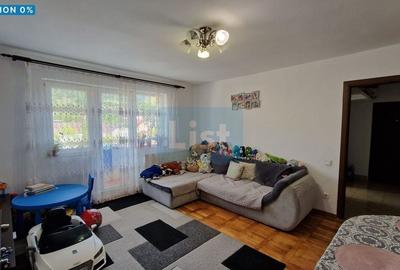 Apartament cu 3 camere semidecomandat, mobilat în Central