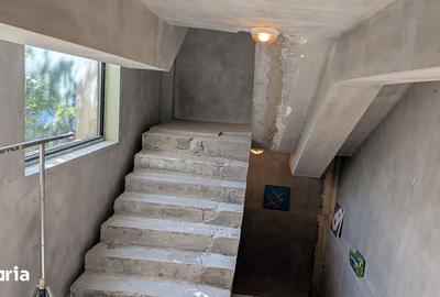 Spațiu comercial, de 800 mp, în Central - 4