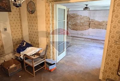 Casă cu 5 camere cu Teren 716 Mp în Central