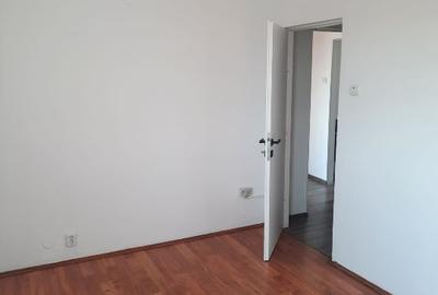 Apartament cu 3 camere decomandat în Aluniș