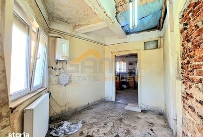 Casă cu 5 camere cu Teren 100 Mp în Drăgășani