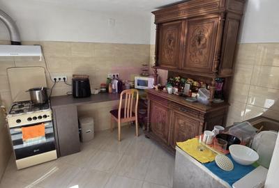 Casă cu 4 camere cu Teren 451 Mp în Central