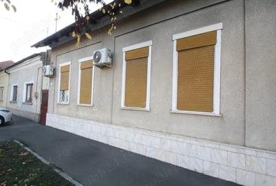 Casă cu 5 camere cu Teren 953 Mp în Fratelia