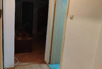 Apartament cu 3 camere decomandat în Giurgiului