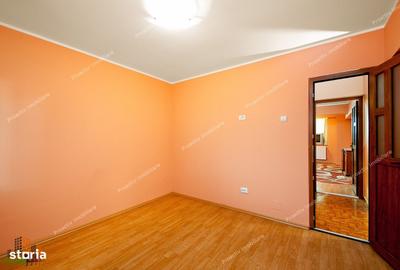 Apartament cu 3 camere decomandat, mobilat în Faleză