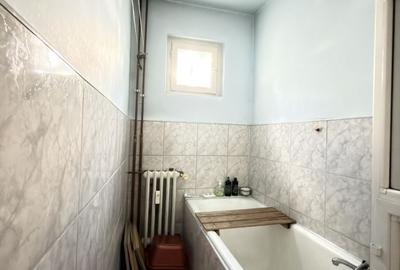 Apartament cu 3 camere nedecomandat în Dacia