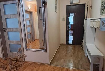 Apartament cu 3 camere decomandat, mobilat în Central - 1